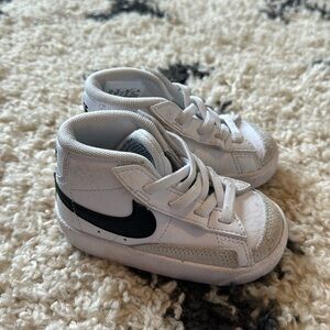 Like new Toddler Nike Blazers Sz 5c